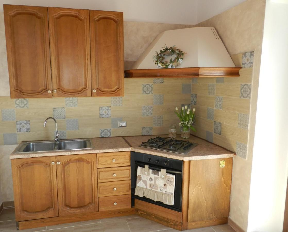 B&B Gli Ulivi SantʼAnna Arresi Exteriör bild