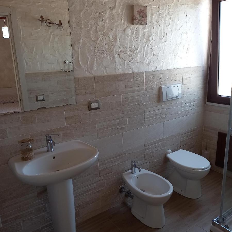 B&B Gli Ulivi SantʼAnna Arresi Exteriör bild