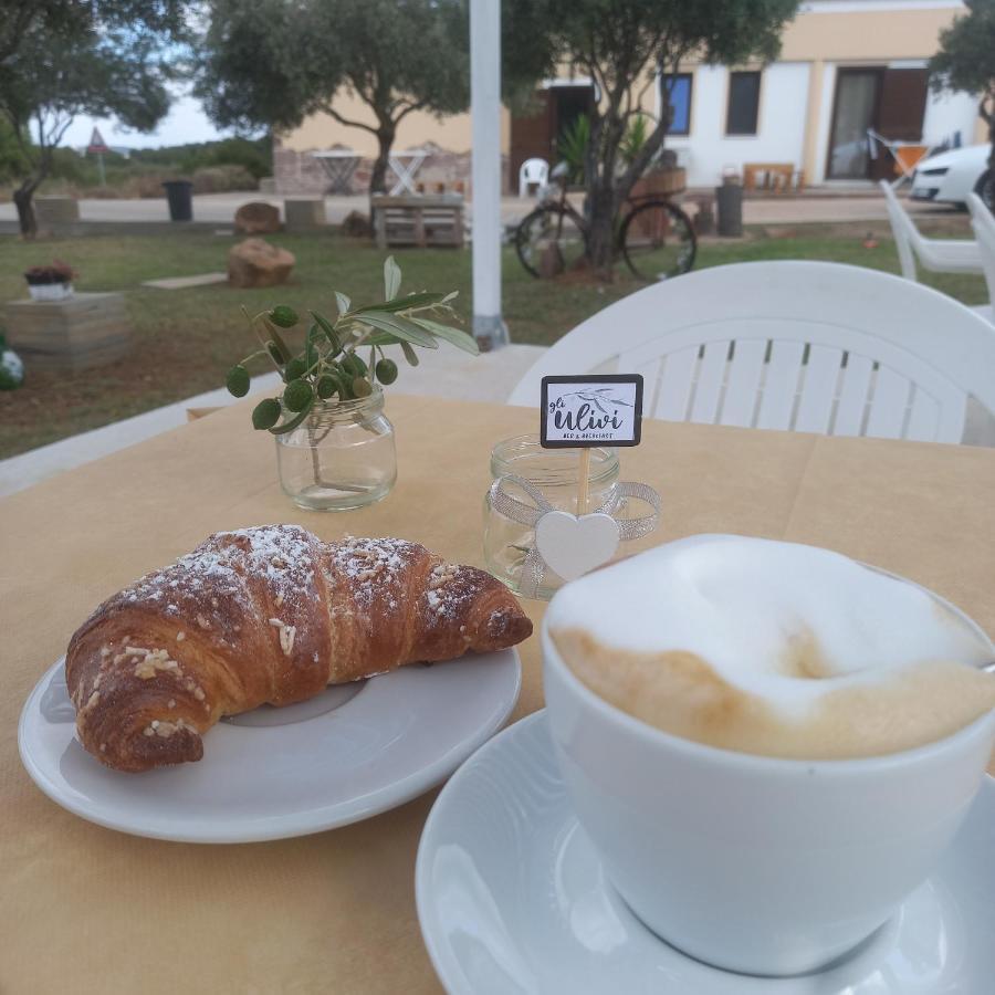 B&B Gli Ulivi SantʼAnna Arresi Exteriör bild