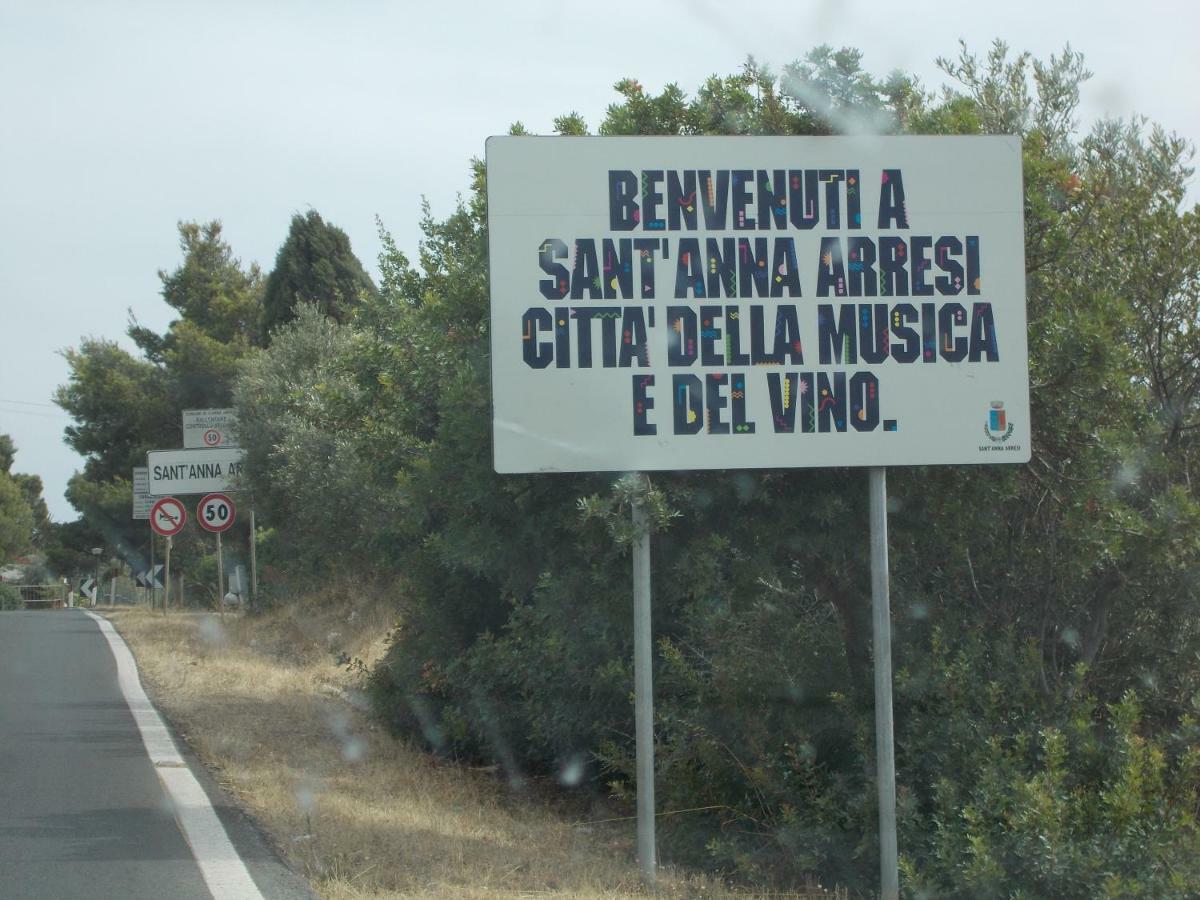 B&B Gli Ulivi SantʼAnna Arresi Exteriör bild