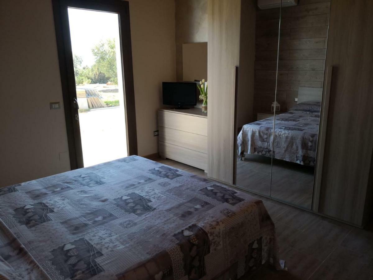 B&B Gli Ulivi SantʼAnna Arresi Exteriör bild