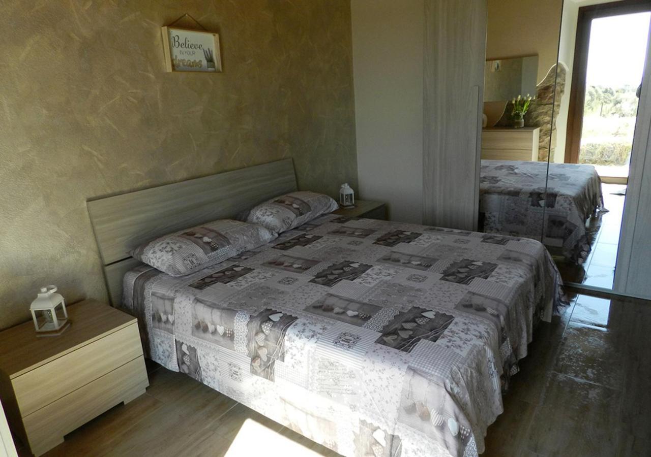 B&B Gli Ulivi SantʼAnna Arresi Exteriör bild