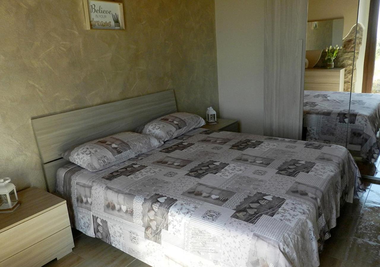 B&B Gli Ulivi SantʼAnna Arresi Exteriör bild